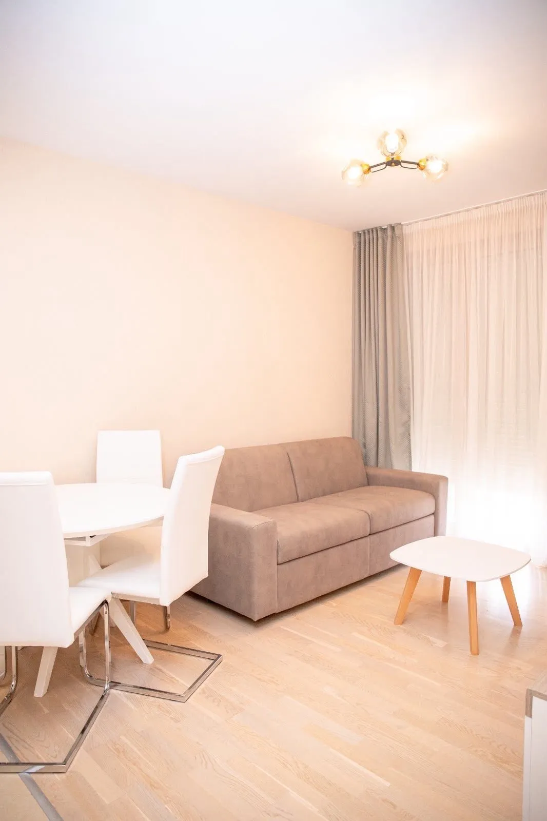 Jednosoban apartman sa pogledom na planine i bazenom u Bečićima - 1/6